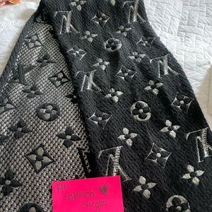 Louis Vuitton logomania scarf